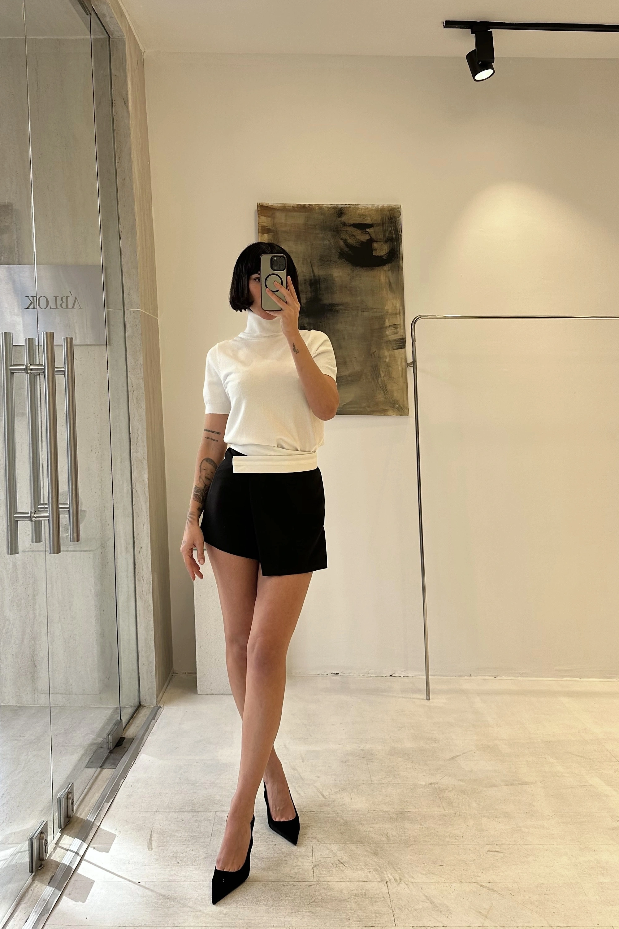 Asimetrik Detay Siyah Şort Etek