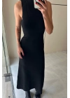 Kolsuz Siyah Triko Elbise