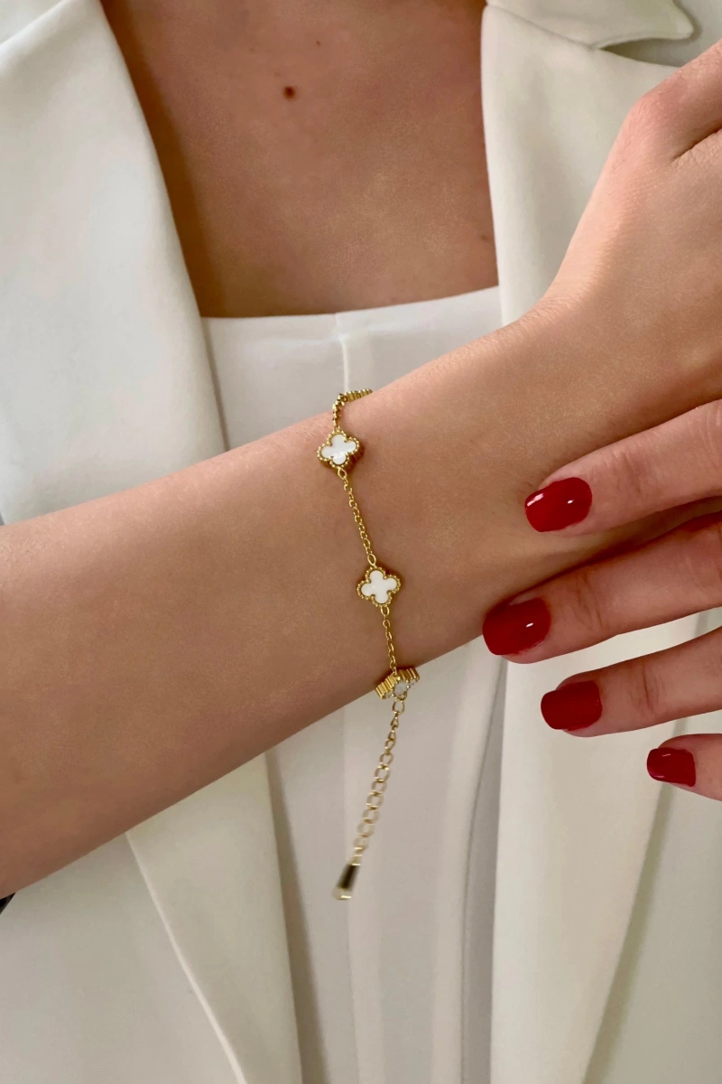 Beyaz Desenli Yonca Detay Gold Altın Kaplama Çelik Bileklik