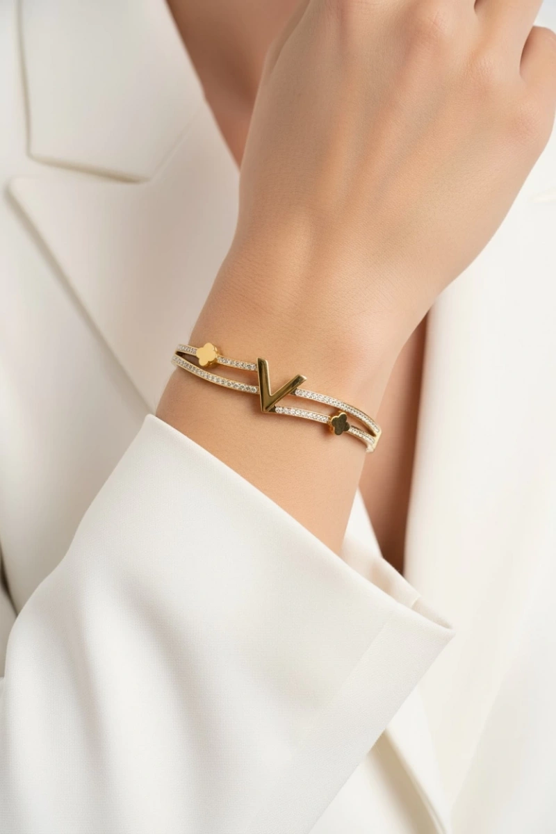 V Model Yonca Detay Gold Altın Kaplama Bileklik