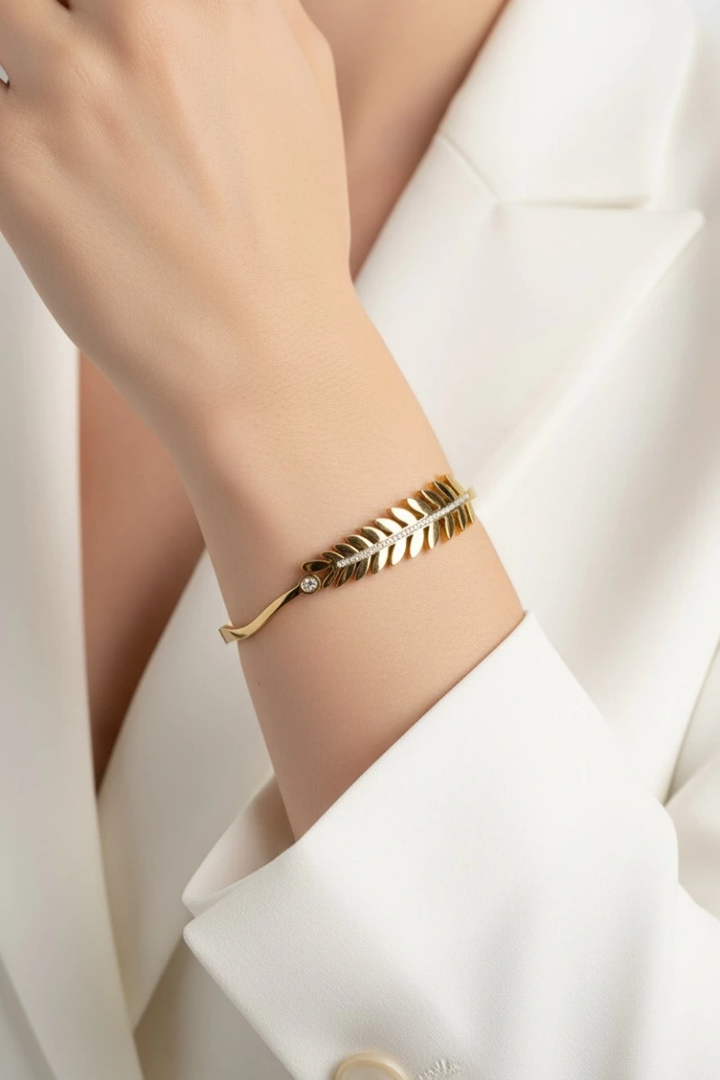 Yaprak Model Tek Taş Detay Gold Altın Kaplama Bileklik