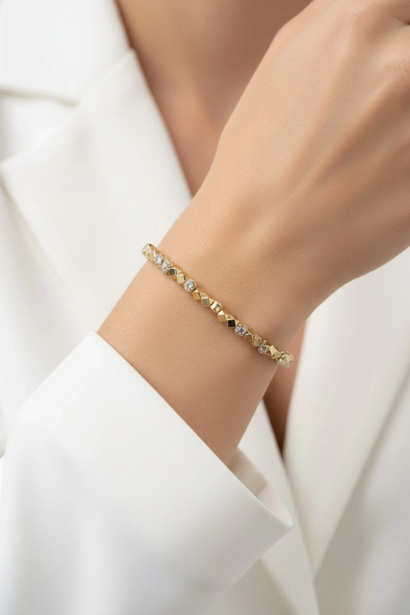 Dorika Zirkon Taş Detay Altın Kaplama Bileklik
