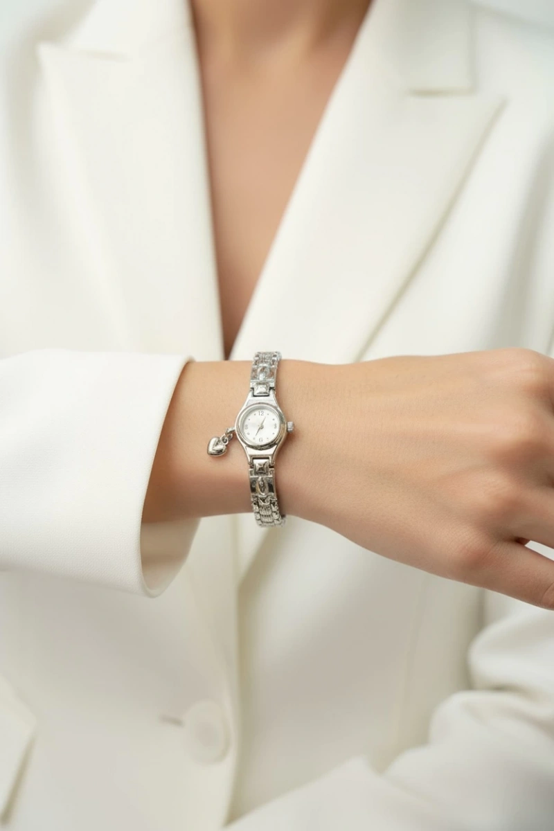 Ubud Model Beyaz İçi Beyaz Kadın Kol Saati