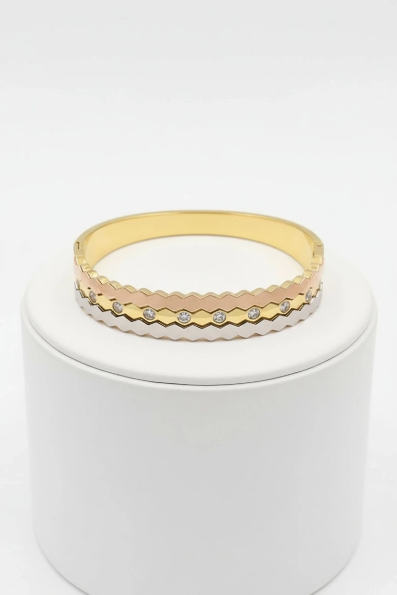 Tek Taş Detaylı Zikzak Model Üç Renk Altın Kaplama Bileklik