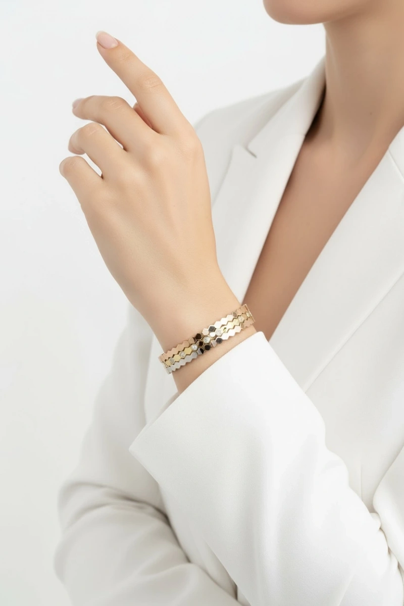 Tek Taş Detaylı Zikzak Model Üç Renk Altın Kaplama Bileklik