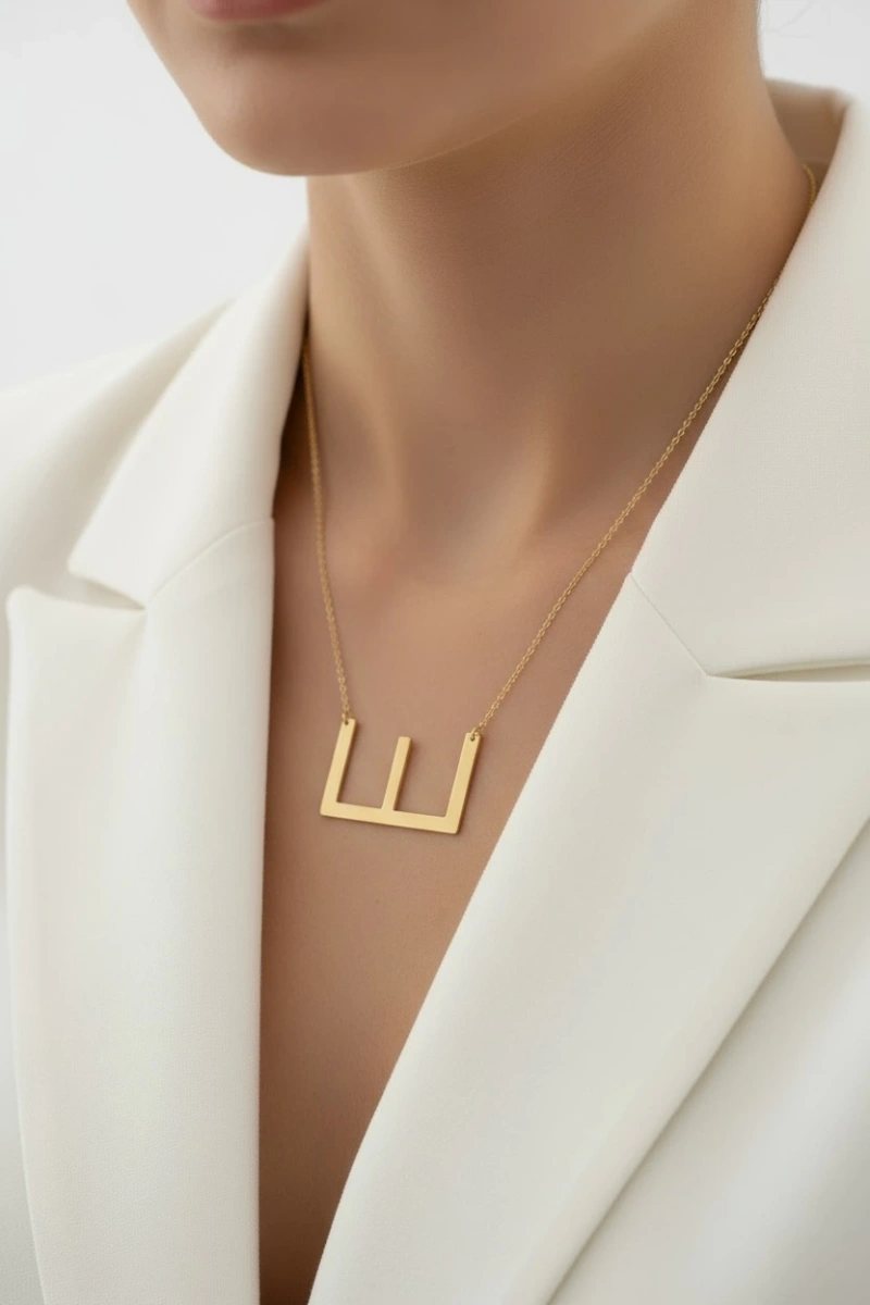 İtalik E Harf Gold Altın Kaplama Kolye