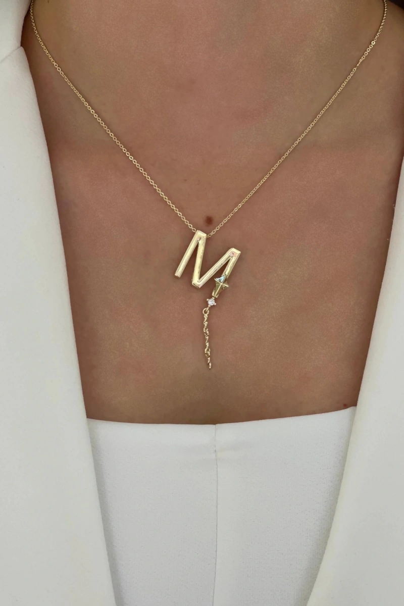 Sallantı Model M Harf Detay Gold Altın Kaplama Kolye