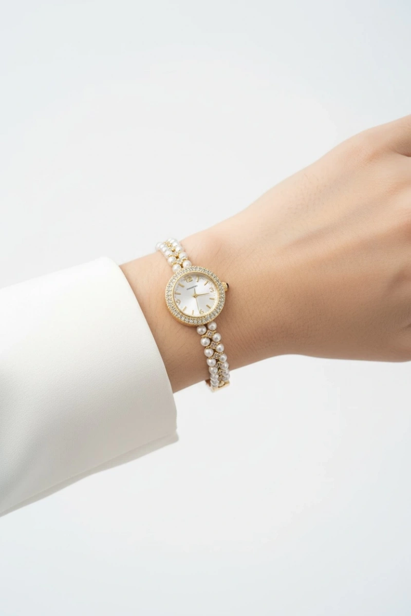İncili Kordon Detay Beyaz Kadran Detay Kadın Kol Saati