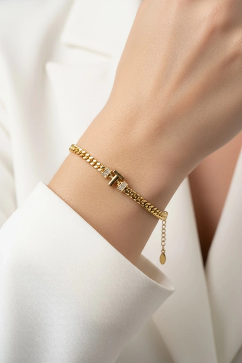 T Harf Taş Detay Altın Kaplama Bileklik