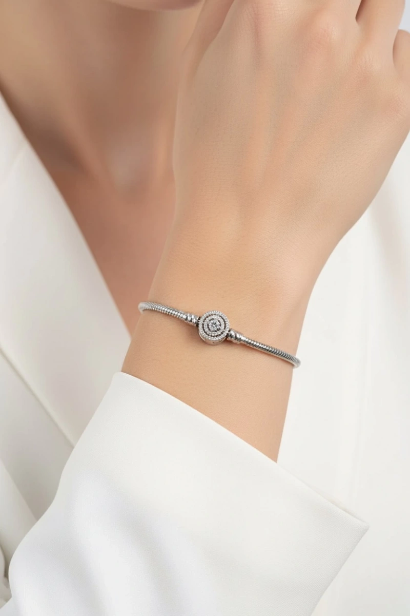 P. Model Taşlı Detay Beyaz Altın Kaplama Çelik Bileklik