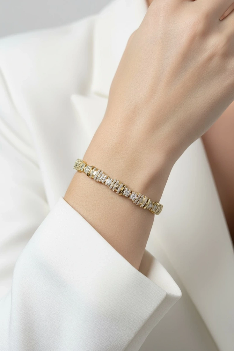 Sıralı Dağınık Taş Detay Gold Altın Kaplama Bileklik