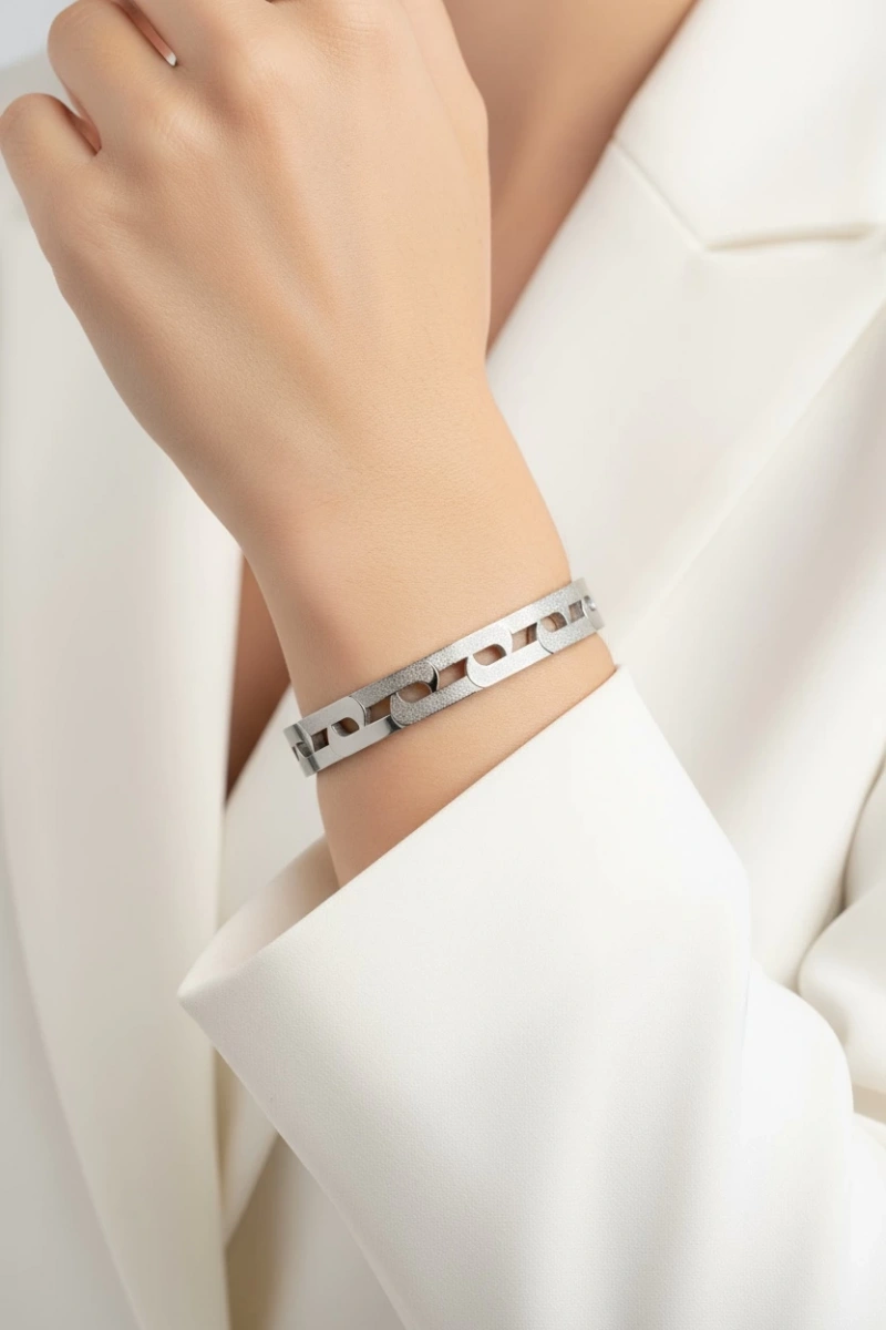 Yarı Simli Oval Beyaz Altın Kaplama Çelik Bileklik