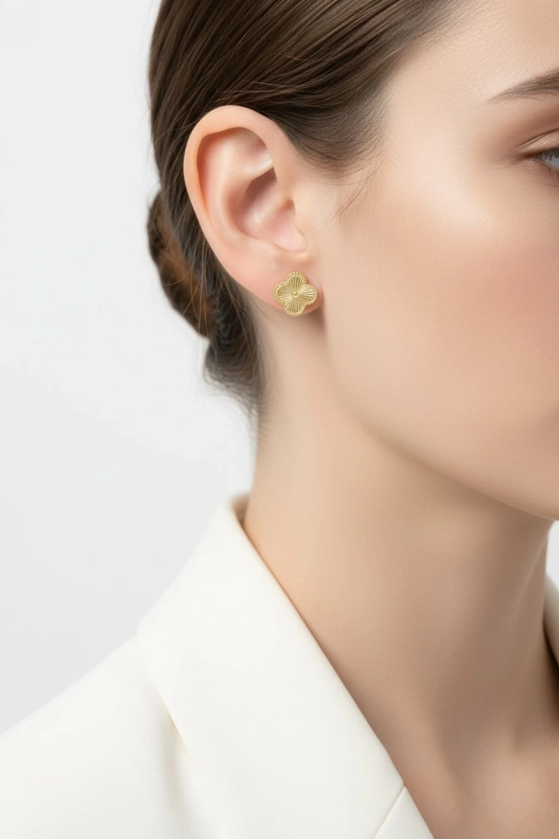 Solyn Model Gold Altın Kaplama Küpe