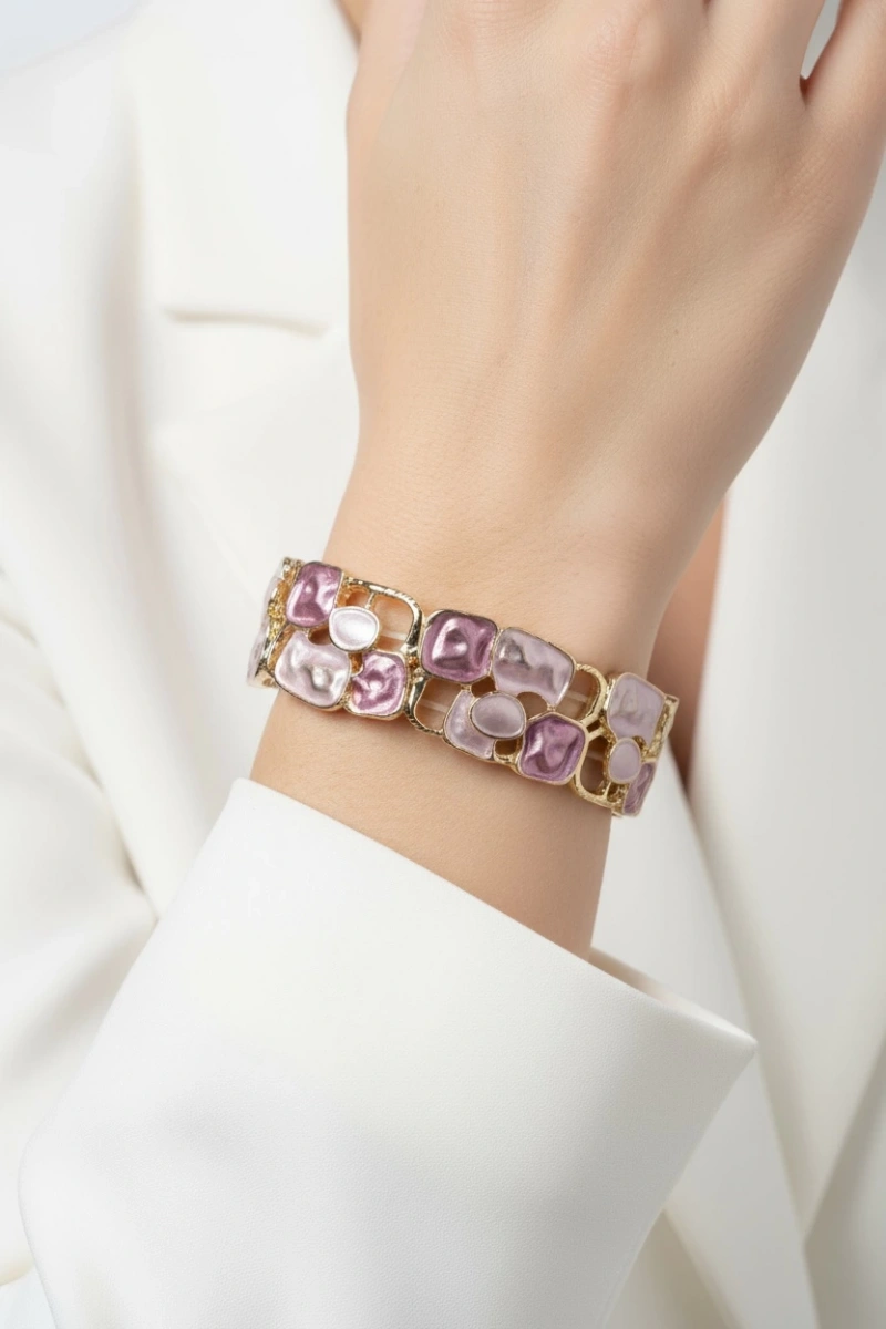 Pembe Renk Kare Desenli Model Kelepçe Bileklik