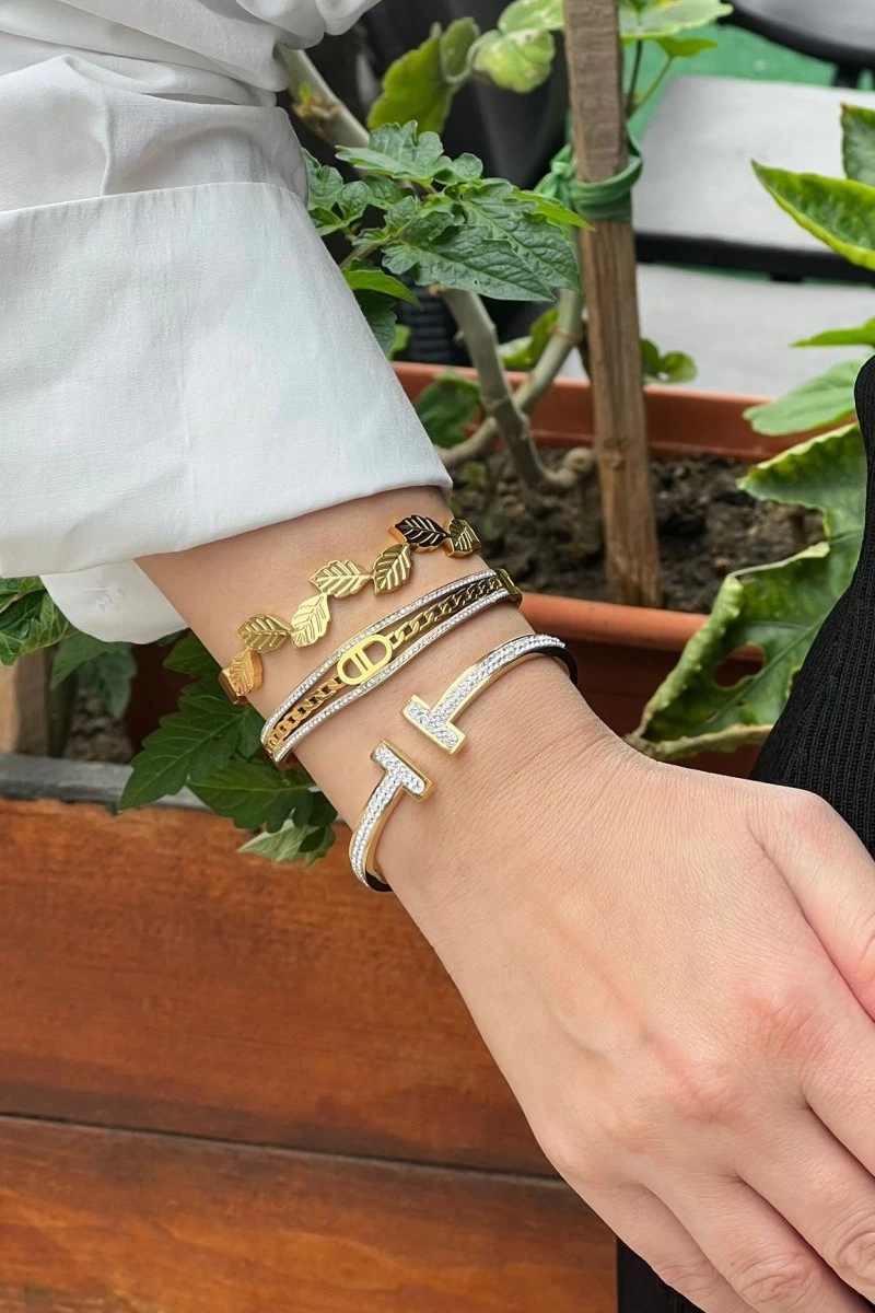 Yaprak Kelepçe Kombin