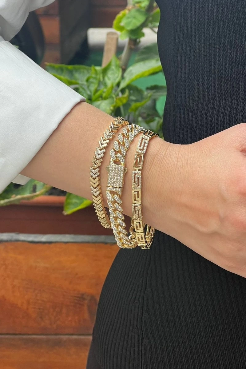 Üçgen Bileklik Kombin