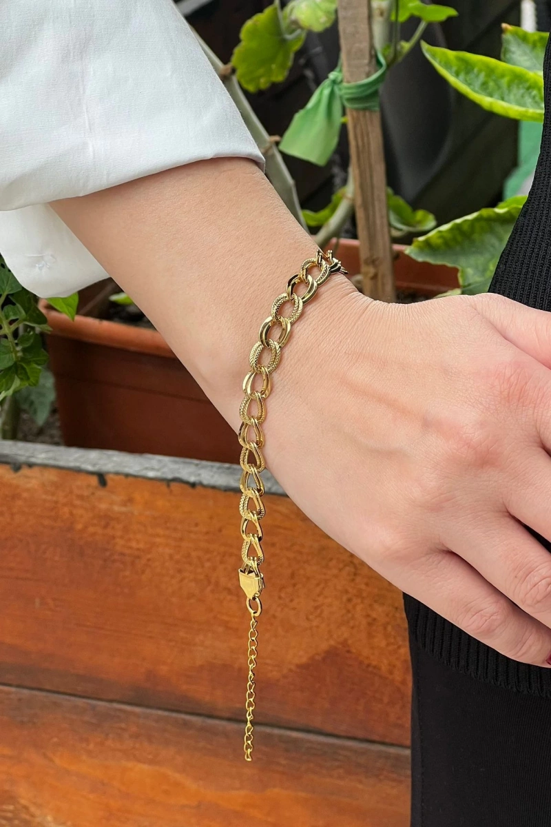 İsimli Yonca Kolye Model Kombin