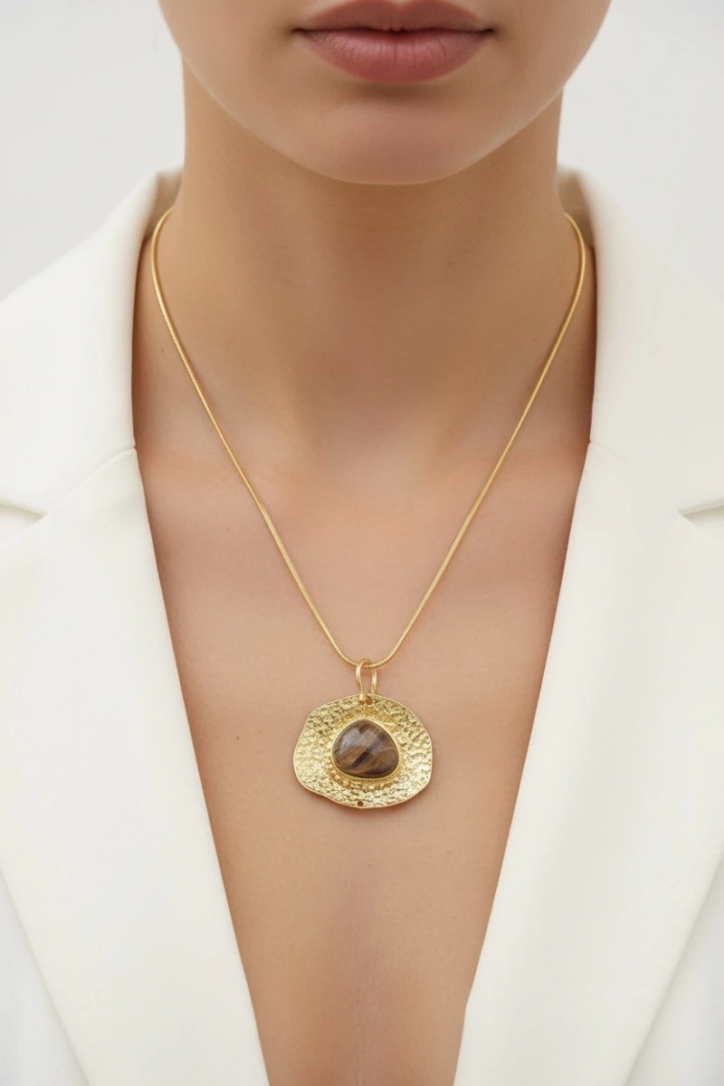 Galaksi Model Koyu Kahve Taş Detay Gold Altın Kaplama Kolye