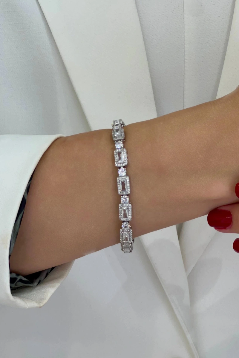 Dikdörtgen Model Çiçek Detay Beyaz Altın Kaplama Bileklik