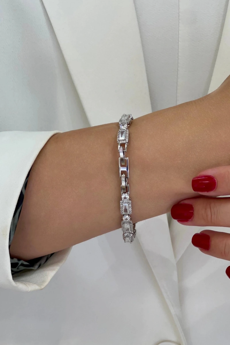 Dikdörtgen Model Çiçek Detay Beyaz Altın Kaplama Bileklik