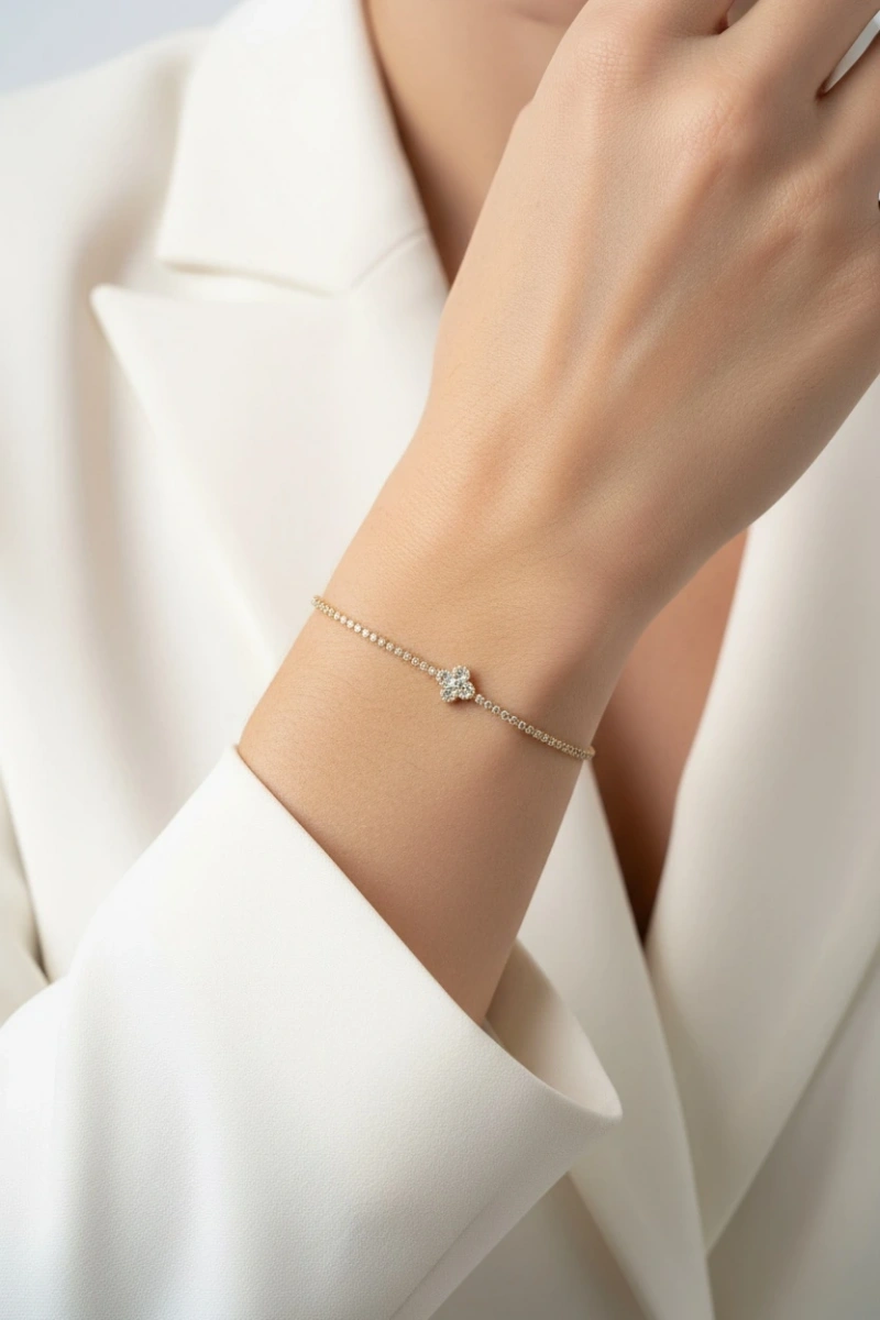 Taş Detay Dört Yaprak Yonca Model Gold Altın Kaplama Bileklik