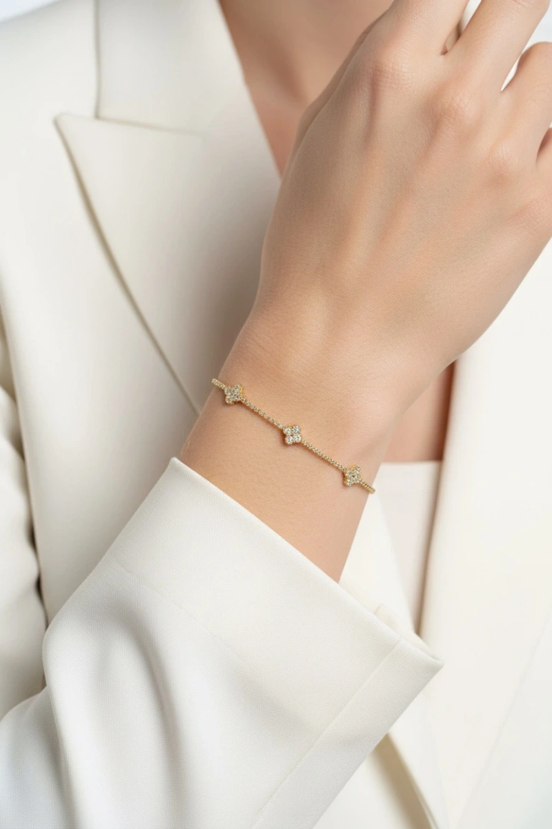 Sıralı Taşlı Yonca Model Gold Altın Kaplama Bileklik