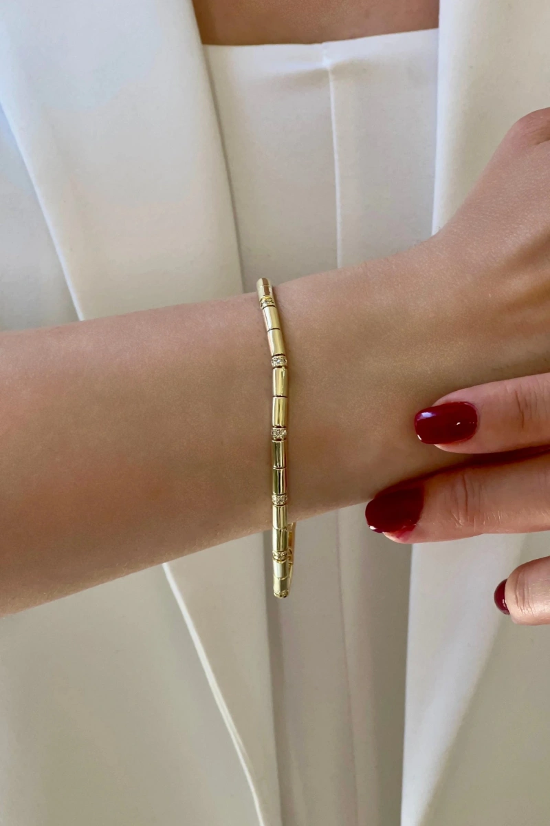 İnce Silindir Model Taş Detay Gold Altın Kaplama Bileklik