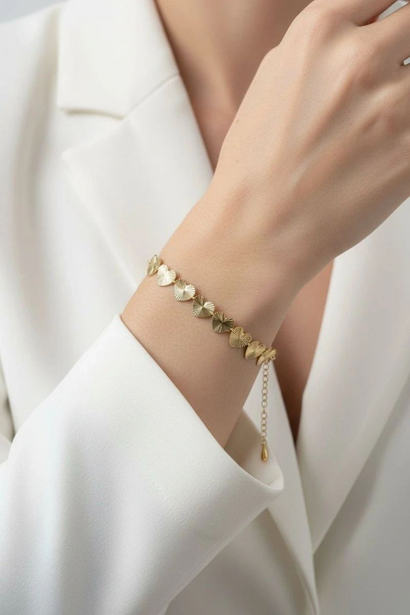 Işıltı Model Sıralı Kalp Detay Gold Altın Kaplama Bileklik