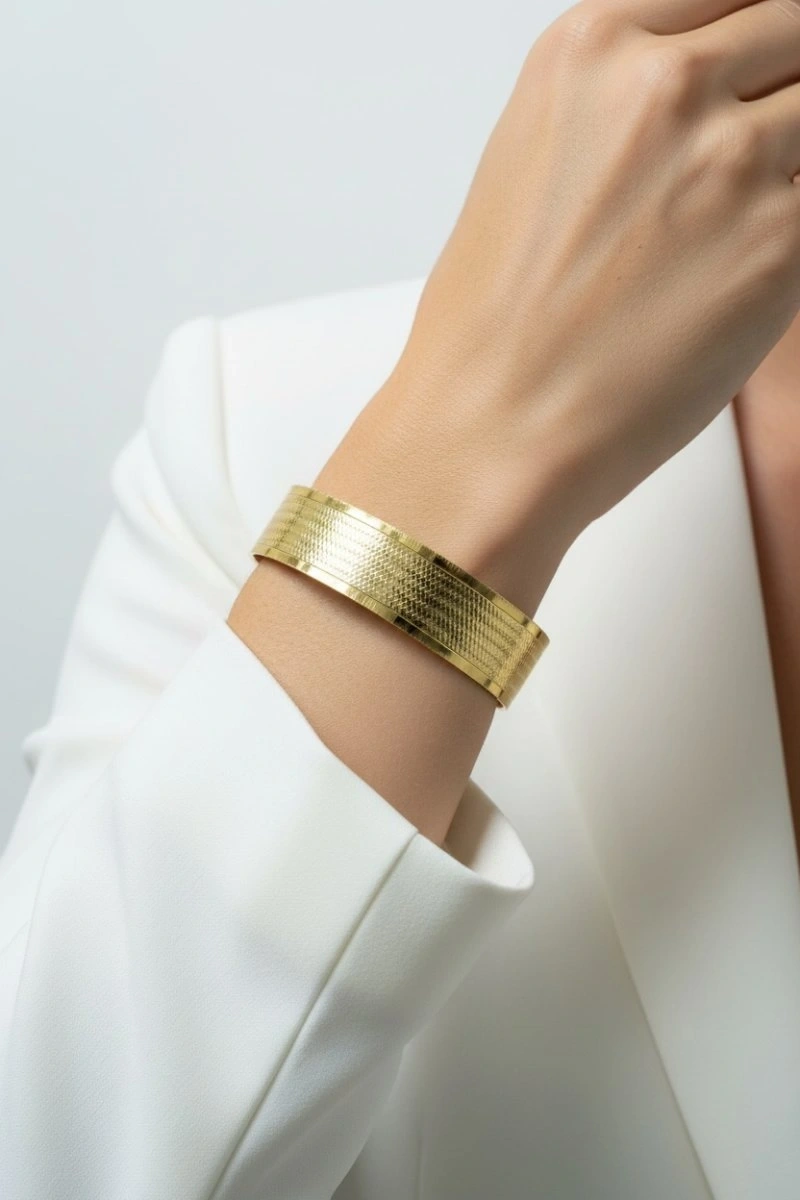 Kesme Model Desenli Gold Altın Kaplama Kelepçe