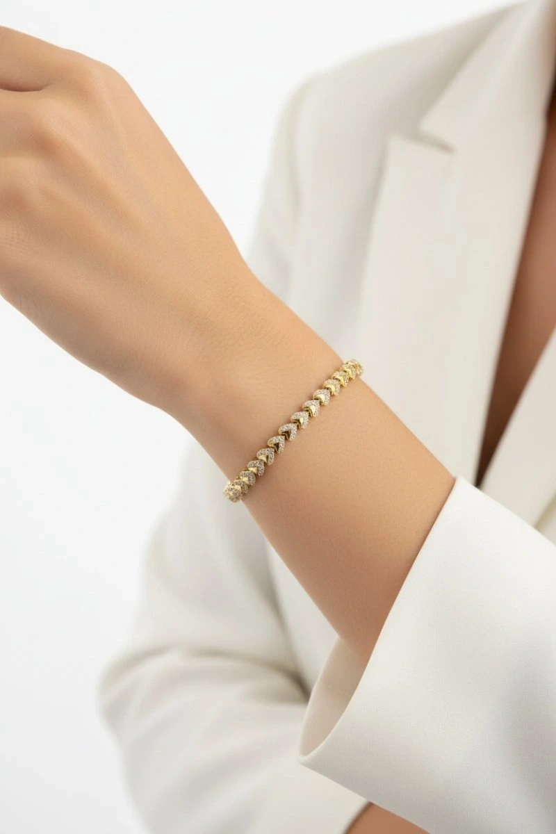 Uzatmalı Sıralı Taş Detay Kalp Model Gold Altın Kaplama Bileklik