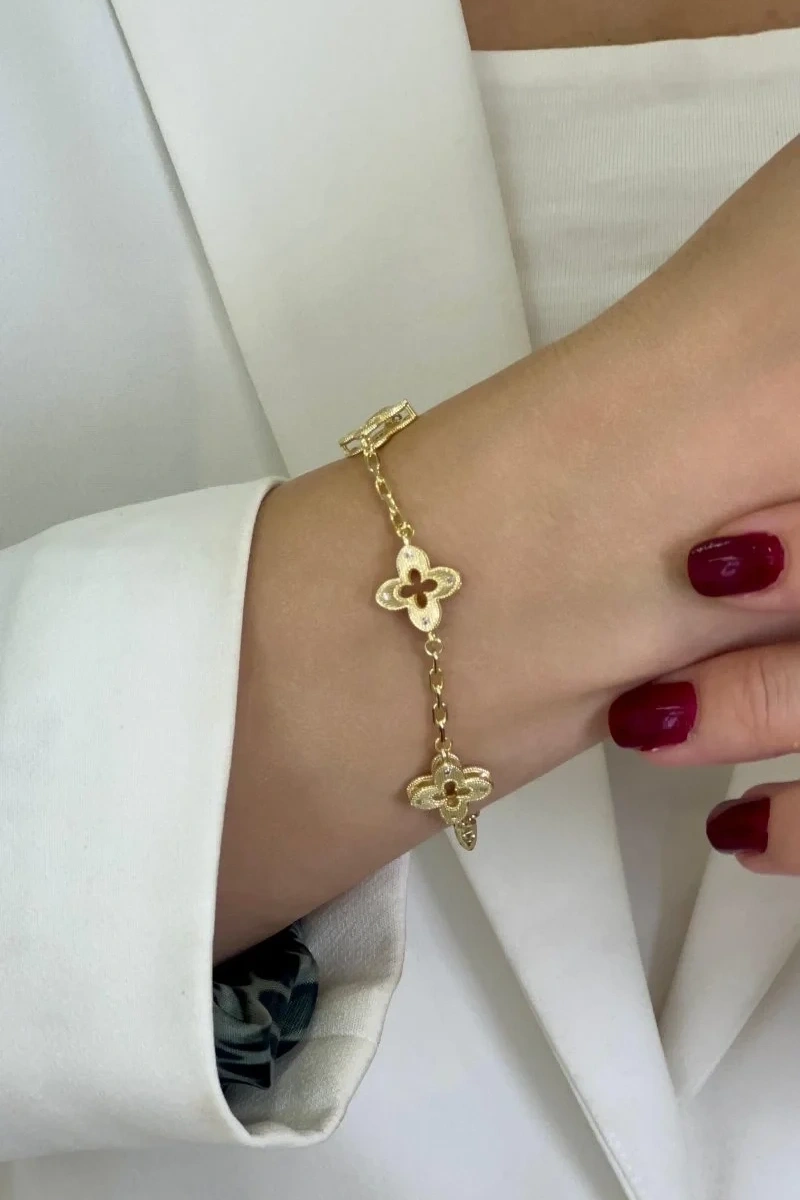 Desenli Delik Yonca Model Gold Altın Kaplama Bileklik