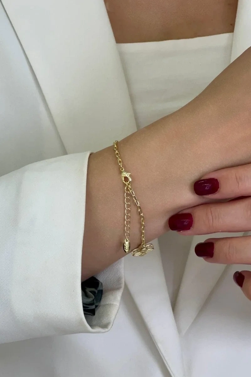 Desenli Delik Yonca Model Gold Altın Kaplama Bileklik