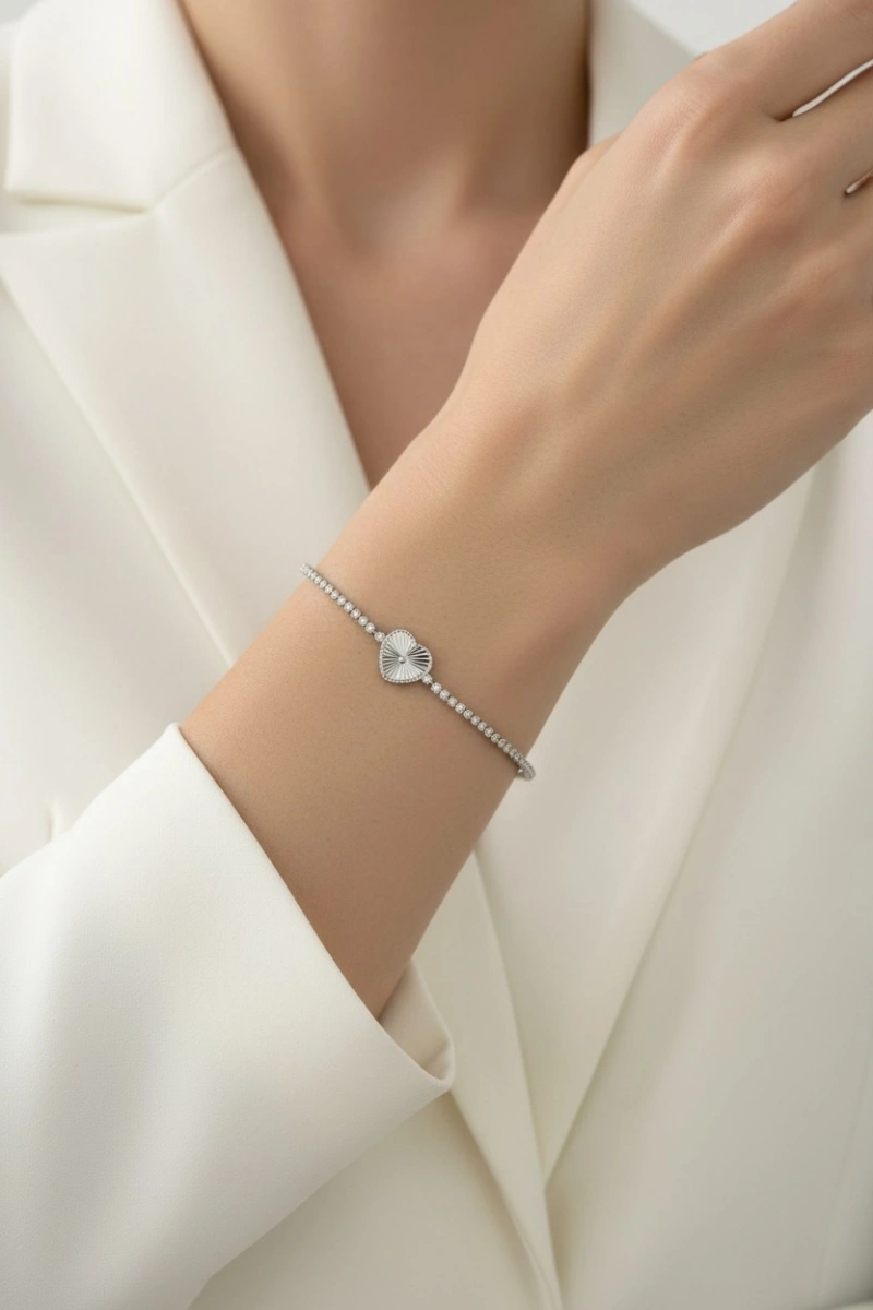 Su Yolu Model Çizgili Kalp Detay Beyaz Altın Kaplama Bileklik