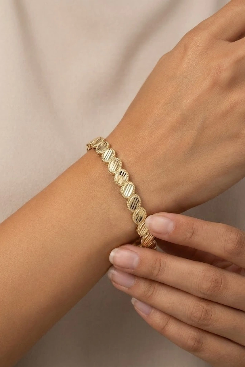 Elips Model Çizgi Desen Gold Altın Kaplama Kelepçe