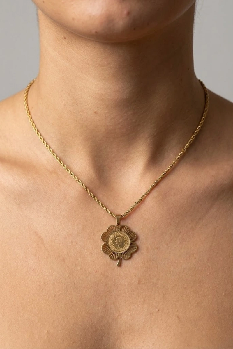 Yonca Çerçeve Çeyrekli Gold Altın Kaplama Kolye