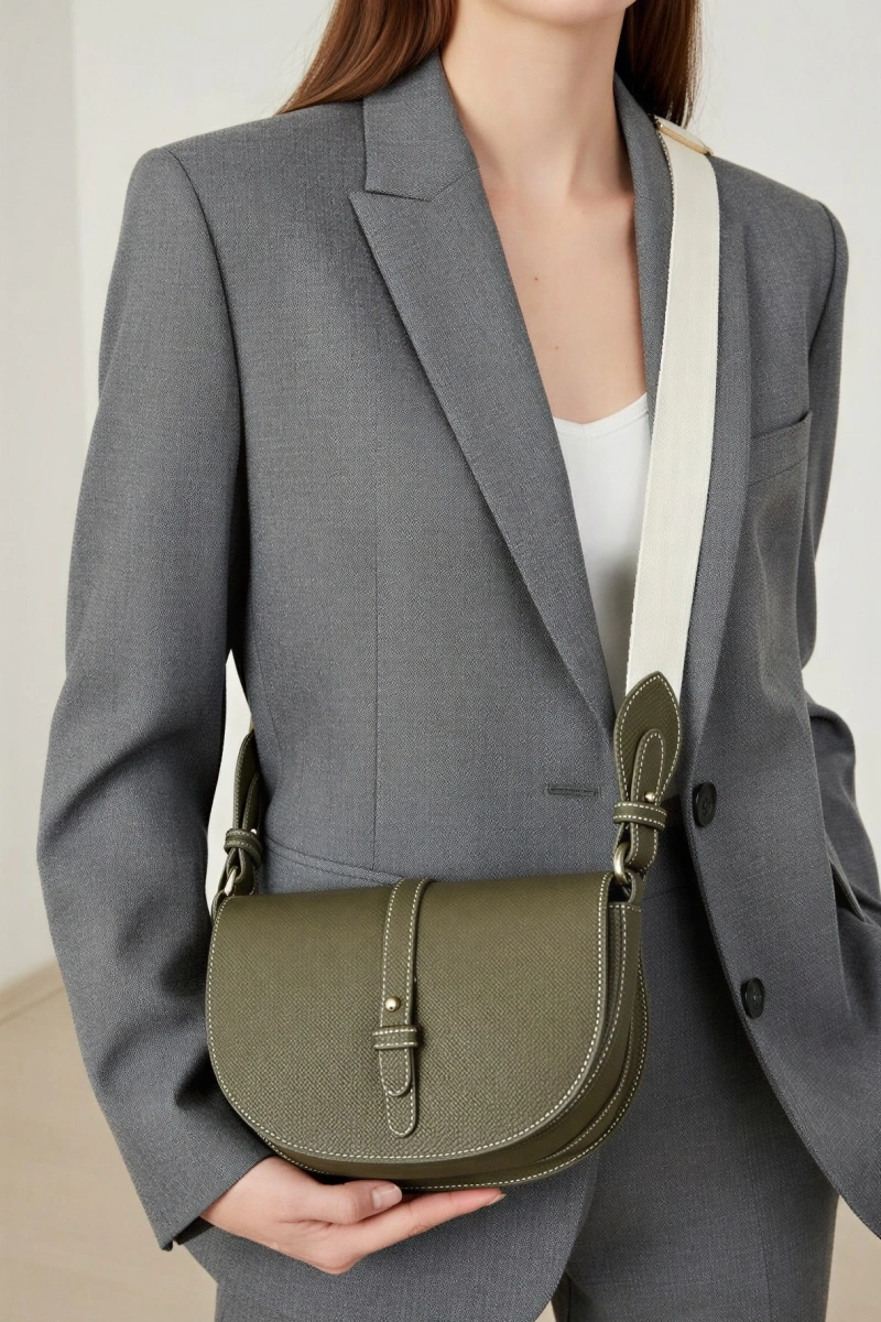 Claude Model Haki Renk Deri Kol Çantası