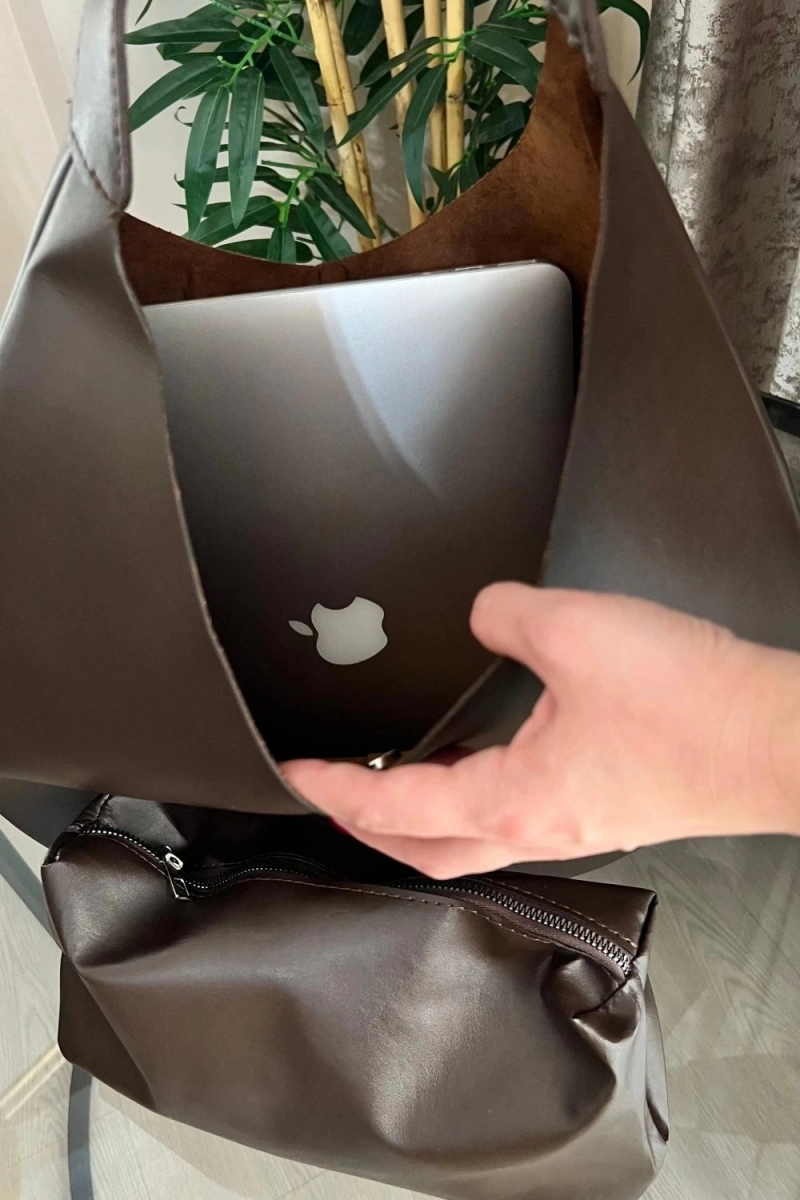 Janet Model Acı Kahve Renk Deri Kol Çantası