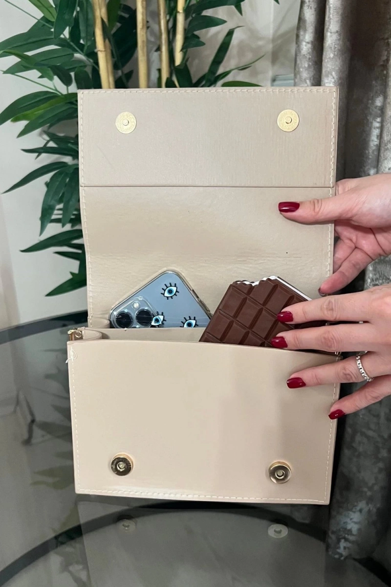 Karmin Model Bej Renk Deri Kol Çantası