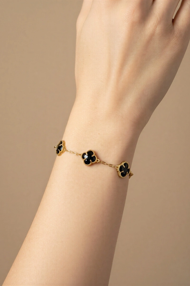 Siyah Renk Yonca Detay Gold Altın Kaplama Bileklik