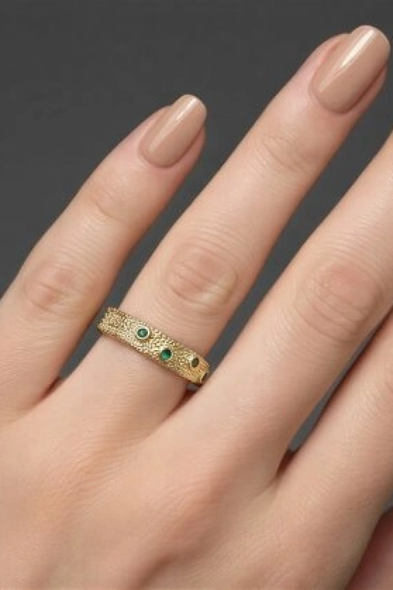 Yeşil Minik Taş Detay Gold Altın Kaplama Yüzük