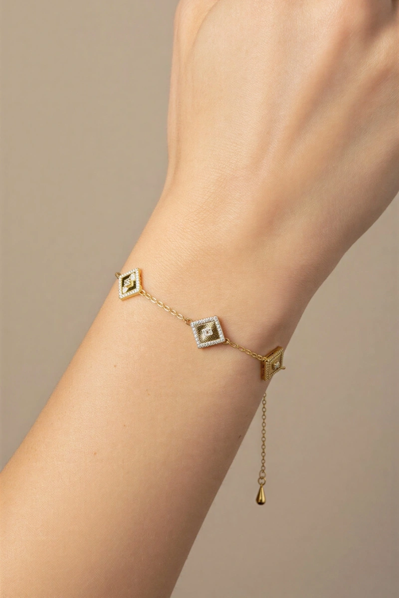 Dörtgen Model Taş Detay Gold Altın Kaplama Bileklik