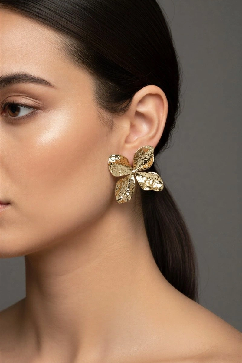 Desenli Çiçek Model Gold Altın Kaplama Küpe