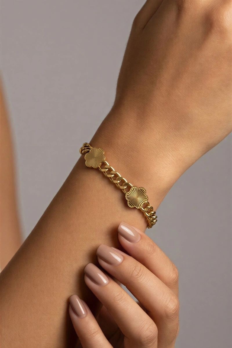 Ezik Bağlı Model Yonca Detay Gold Altın Kaplama Çelik Bileklik