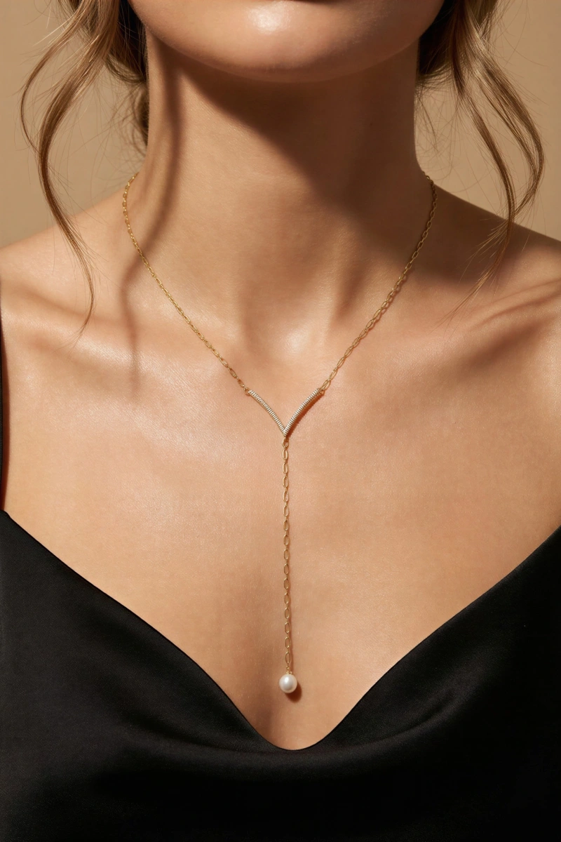 Taşlı V Model İnci Detay Gold Altın Kaplama Kolye