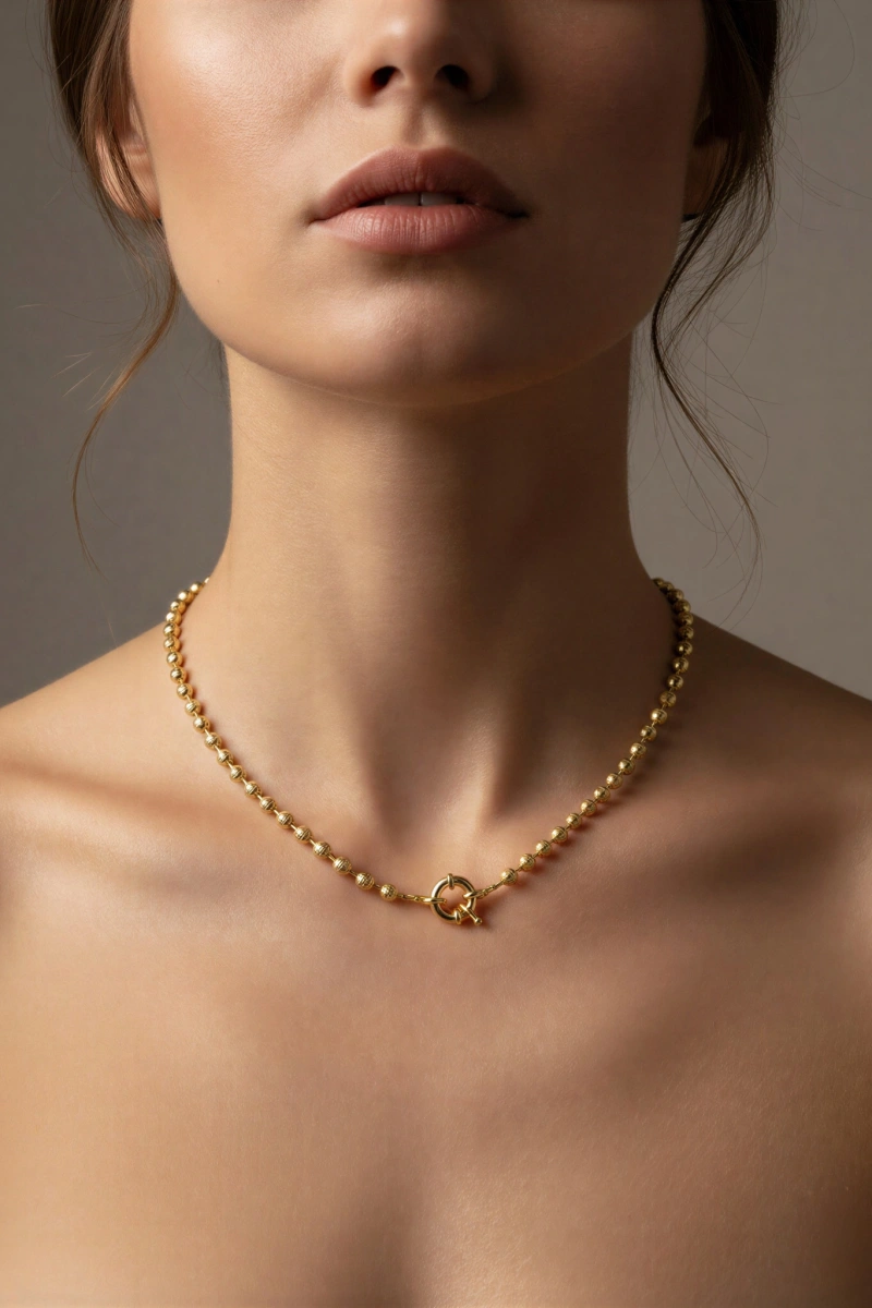 Desenli Dorika Detay Dümen Kilit Model Gold Altın Kaplama Kolye