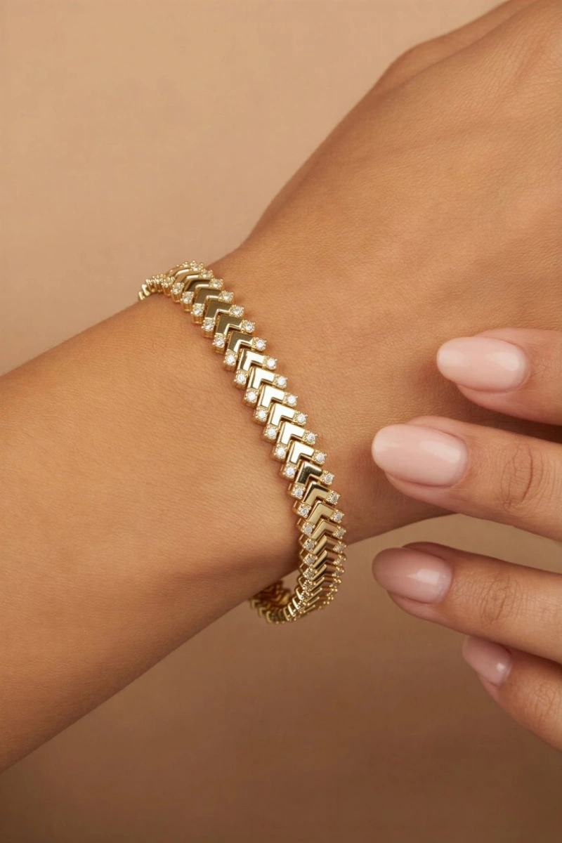 Üçgen Model Taş Detay Gold Altın Kaplama Bileklik