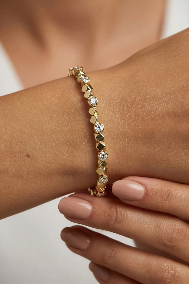 Dorika Zirkon Taş Detay Altın Kaplama Bileklik