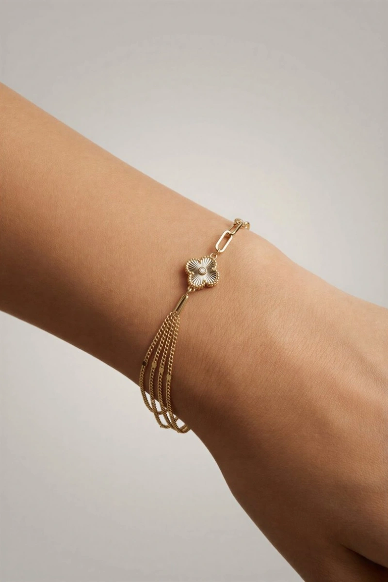 Çoklu Zincir Model Yonca Detay Gold Altın Kaplama Bileklik