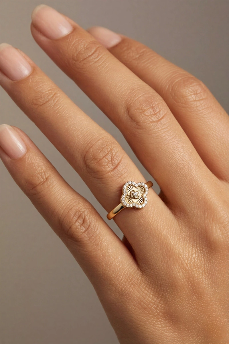 Taşlı Yonca Model Gold Altın Kaplama Yüzük