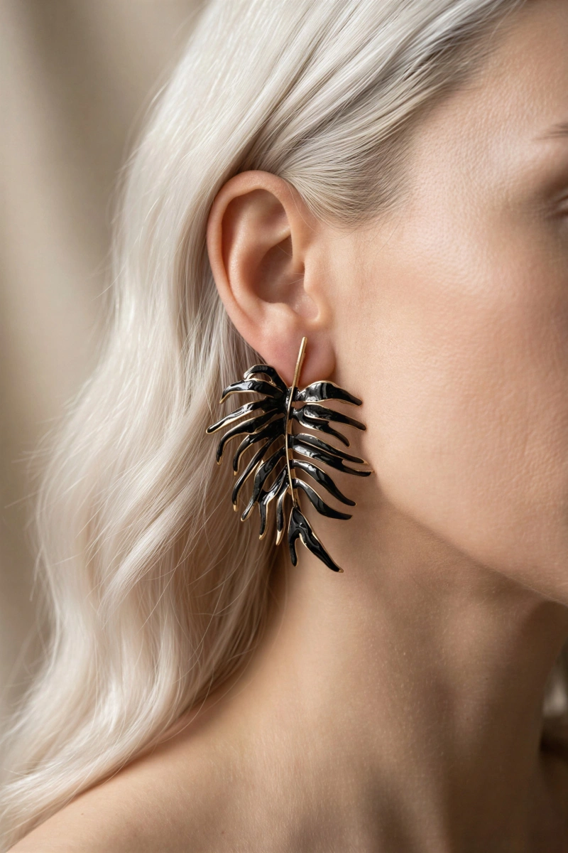 Siyah Yaprak Model Gold Altın Kaplama Küpe